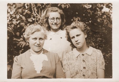 Grietje Bakker-Schaalma, Geertje en Greta bakker.jpg