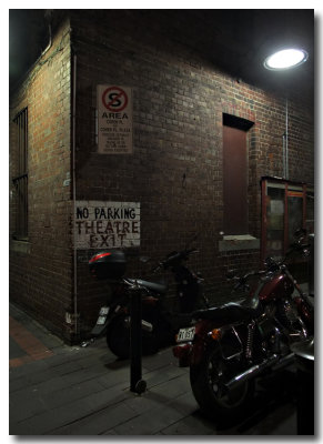 no parking - theatre exit