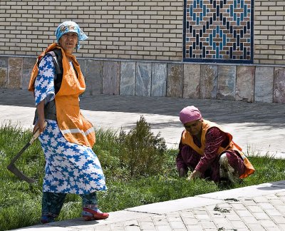 Samarkand - Gardeners at Work