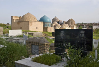 Samarkand - Shakh-i-Zinda - Contemporary cemetery