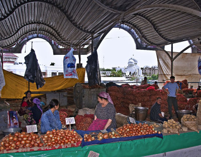Tashkent - Tchorsou Bazaar - Onions market
