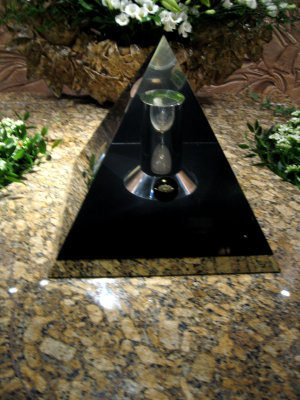 Pyramid with urn and ring