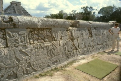 Chichen Itza, Wall of sacrifice