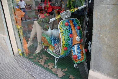  Vespa Gaudi style