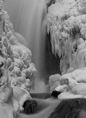 Icy Falls_2590.jpg