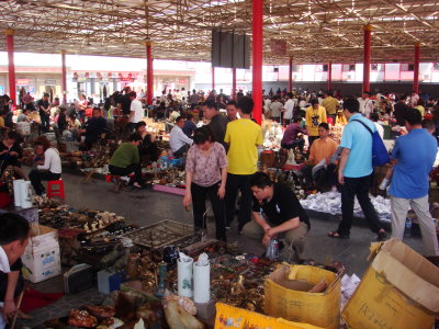 Nic-nak stalls at the Panjiayuan Antique Markets