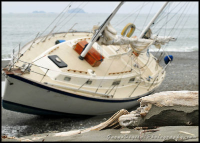 beached_sailboat20_9880.jpg