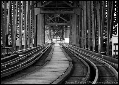train_bridge02bw_1408.jpg