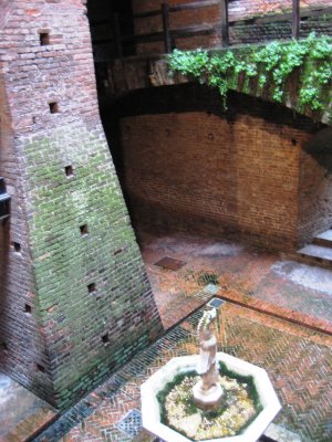 Inner courtyard of Castello Sforzesco