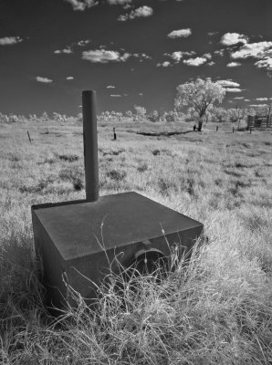 Old boiler in paddock DSCN1412