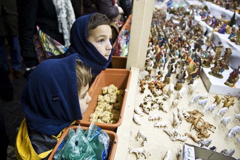 viendo las figuritas, Plaza Mayor