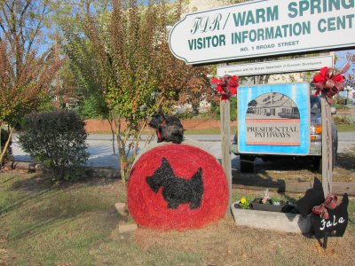 Even a hay  bale decorated ala Scottie!