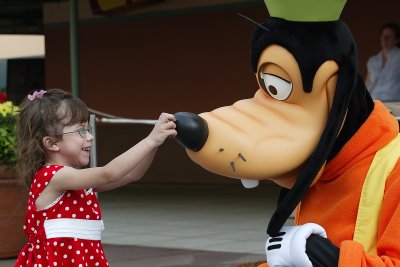 Goofy gets a nose-scratching