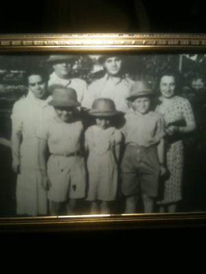 omama and family in safari hats.jpg