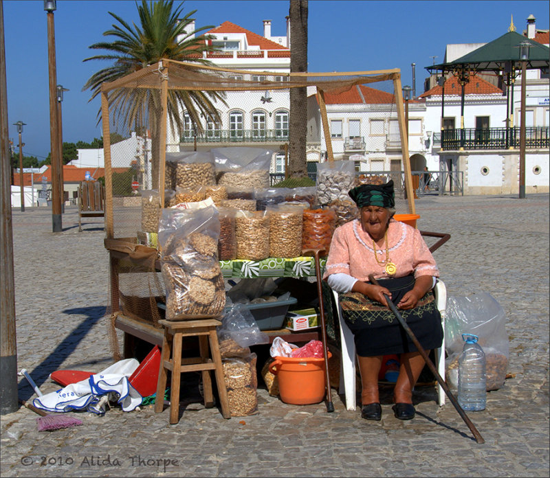 selling in Nazaré