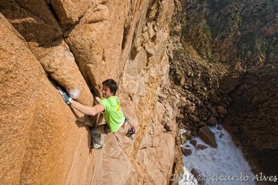 Rock-climbing in Cabo da Roca - Portugal