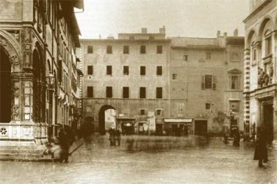 piazza-duomo-via-de-pecori-old-big.jpg