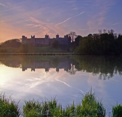 Framlingham  Castle  and The  Mere  at  dawn.