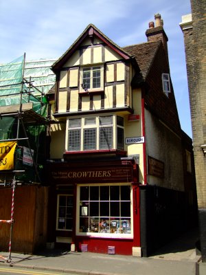 Nice  old  shop(pe)  in  Borough.