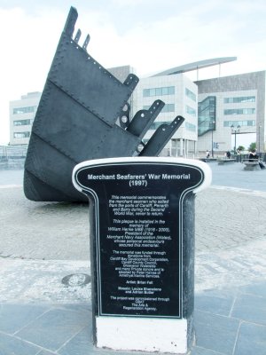 Merchant   Seafarers  War  Memorial / 1