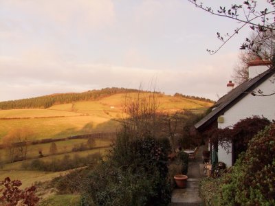 Yeo  Banks 358m., in  early  sunshine