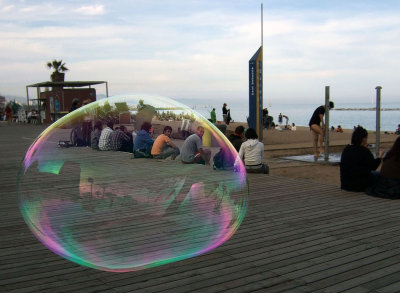 una pompa en la playa