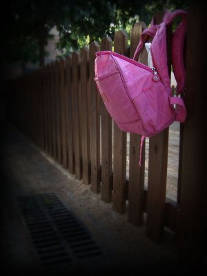 mochila rosa perdida