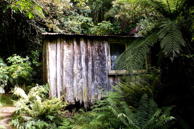 mackinnon hut replica