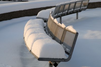 DSC_6081.jpg: Snow-covered Bench