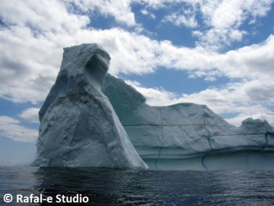 ICEBERGS - NEWFOUNDLAND SEA KAYAK