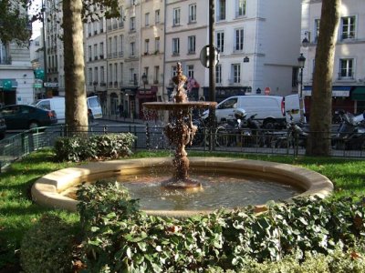 Paris fountain near hotel.jpg