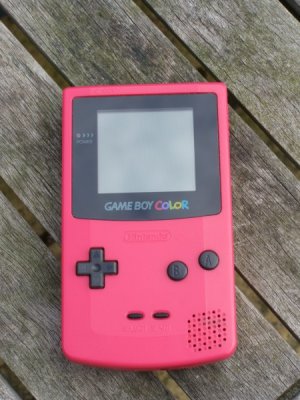 Gameboy Color - strawberry
