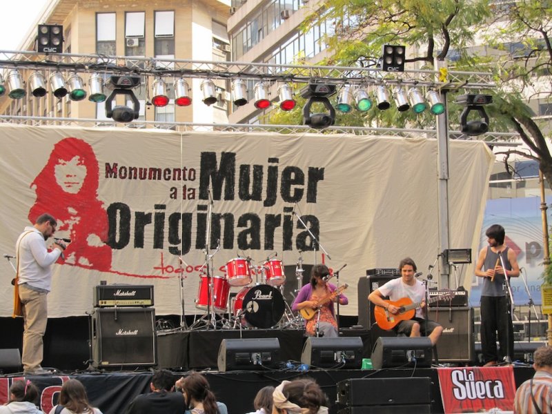 heading back toward the hotel: a free concert on the Avenida del Mayo, downtown