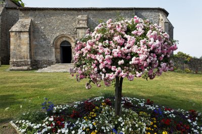 Devant l'glise