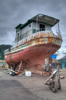 Rusty Ol' Boat (HDR).jpg