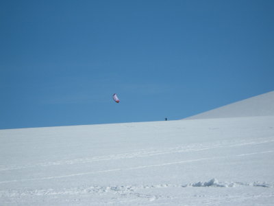 snowkiting on Tystigen glacier