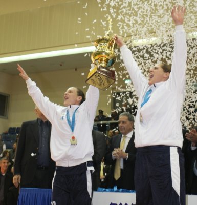Zeevi and Sharon raise the cup