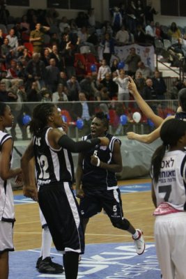 Ramla reacts to Doron's rim out