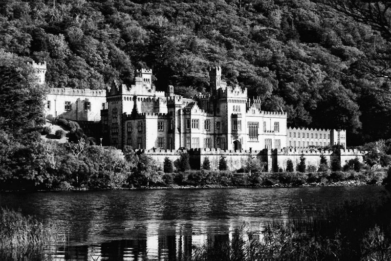 kylemoreabbey bw.jpg