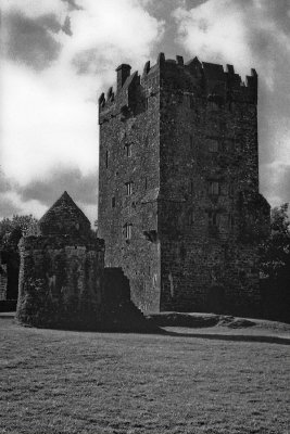 aughnanure castle bw.jpg