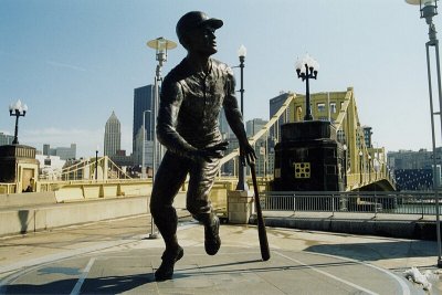 Roberto Clemente statue at the north end of the Roberto Clemente Bridge