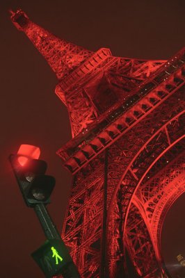 Tour Eiffel rouge