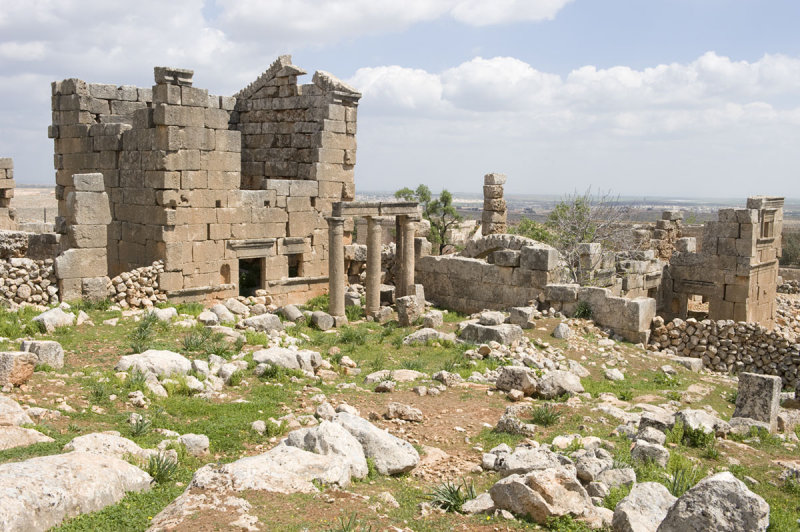 Dead cities from Hama april 2009 8656.jpg