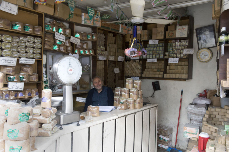 Aleppo herbs shop 8954.jpg