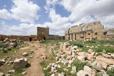 Dead cities from Hama april 2009 8703.jpg