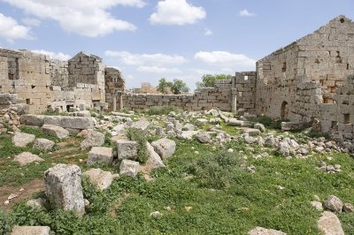Dead cities from Hama april 2009 8730.jpg