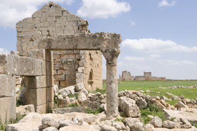 Dead cities from Hama april 2009 8732.jpg
