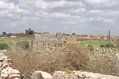 Dead cities from Hama april 2009 8734.jpg