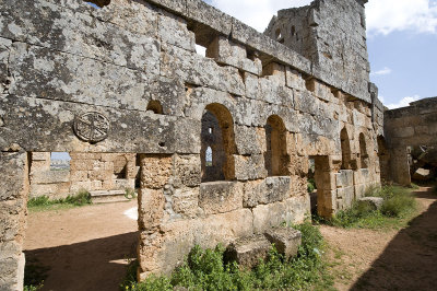 Dead cities from Hama april 2009 8750.jpg