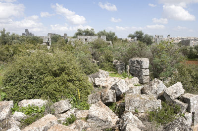 Dead cities from Hama april 2009 8769.jpg